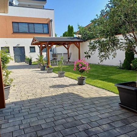Penthouse Griemann 2 Fuer Max 4 Personen Mit Eigener Grosser Dachterrasse Zum Relaxen! Illmitz Exteriör bild