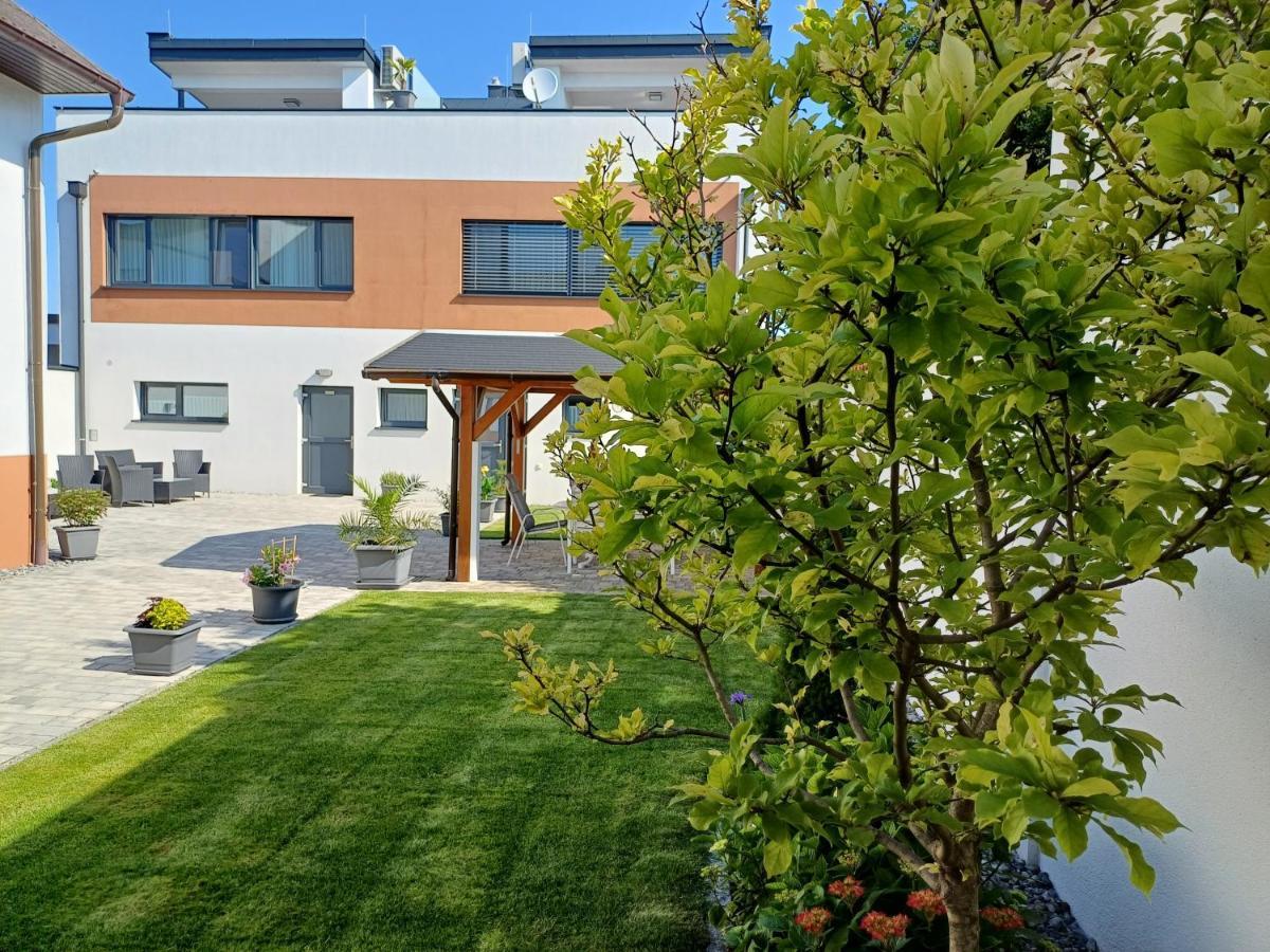 Penthouse Griemann 2 Fuer Max 4 Personen Mit Eigener Grosser Dachterrasse Zum Relaxen! Illmitz Exteriör bild