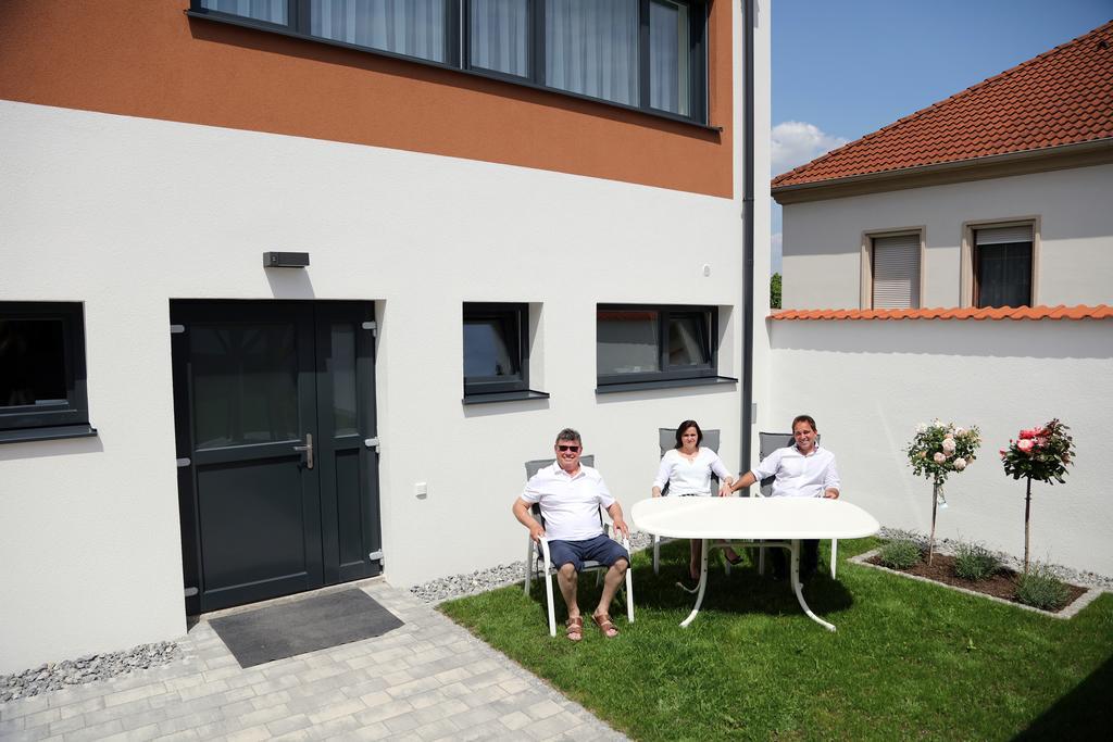 Penthouse Griemann 2 Fuer Max 4 Personen Mit Eigener Grosser Dachterrasse Zum Relaxen! Illmitz Exteriör bild