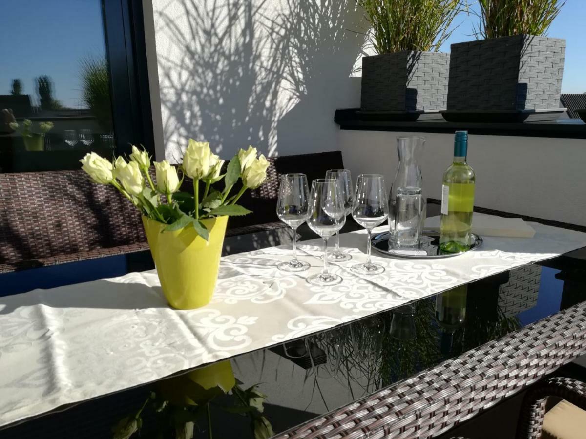 Penthouse Griemann 2 Fuer Max 4 Personen Mit Eigener Grosser Dachterrasse Zum Relaxen! Illmitz Exteriör bild